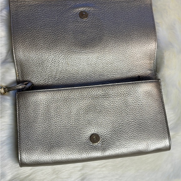 Gucci Metallic/Gold Pebble Leather Soho Clutch - Picture 6 of 16
